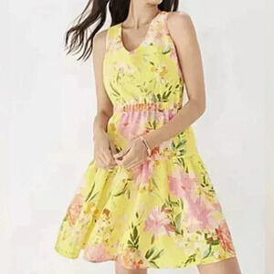 Melonie V Neck Dress Yellow Floral Size 2 NWT